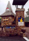 817christmastown.JPG (81436 Byte)